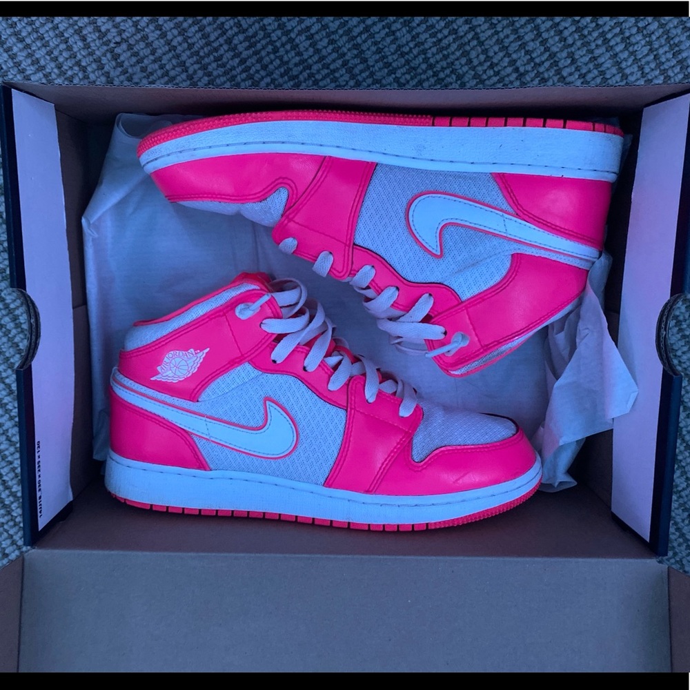 Air Jordan 1 mid (hyper pink)